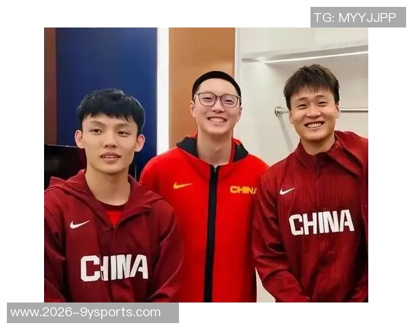 五虎齐聚篮球之巅周鹏胡明轩赵睿徐杰任骏飞共同登封面展现青春风采 五虎齐聚篮球之巅周鹏胡明轩赵睿徐杰任骏飞共同登封面展现青春风采