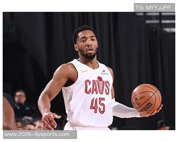 米切尔半场表现低迷仅得9分次节更是4投全失球队面临挑战 米切尔半场表现低迷仅得9分次节更是4投全失球队面临挑战